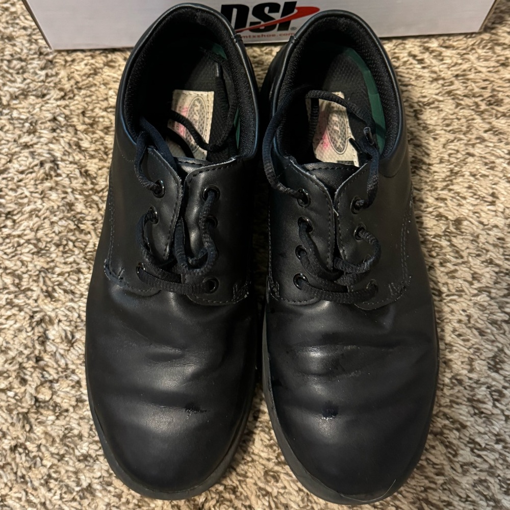 Size 8 1/2 in Women’s, MTX marching band shoes in color black. Style #2001